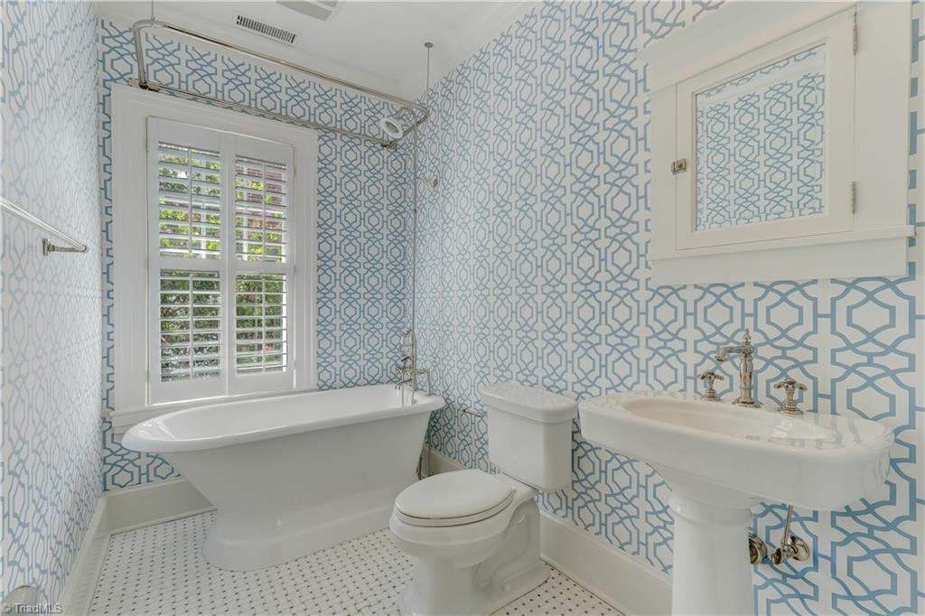 209 W Bessemer Avenue