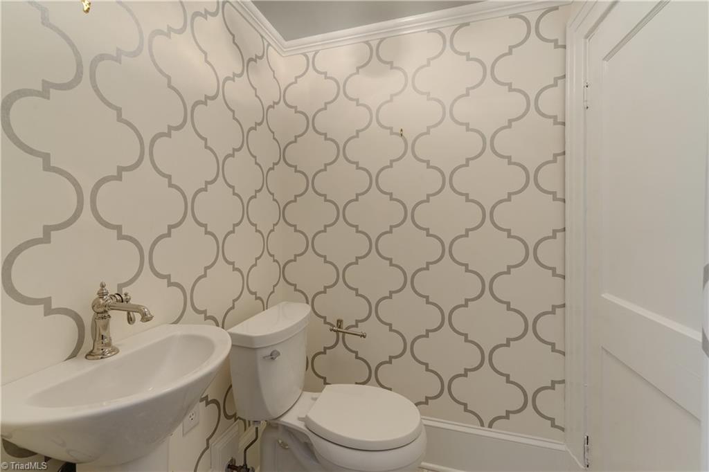 209 W Bessemer Avenue