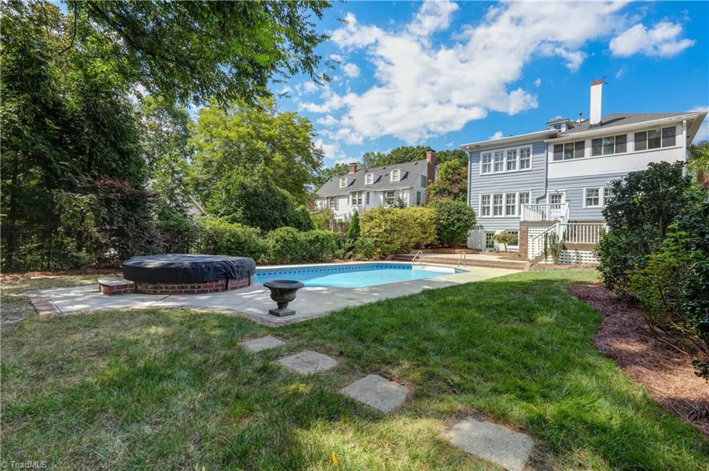 209 W Bessemer Avenue