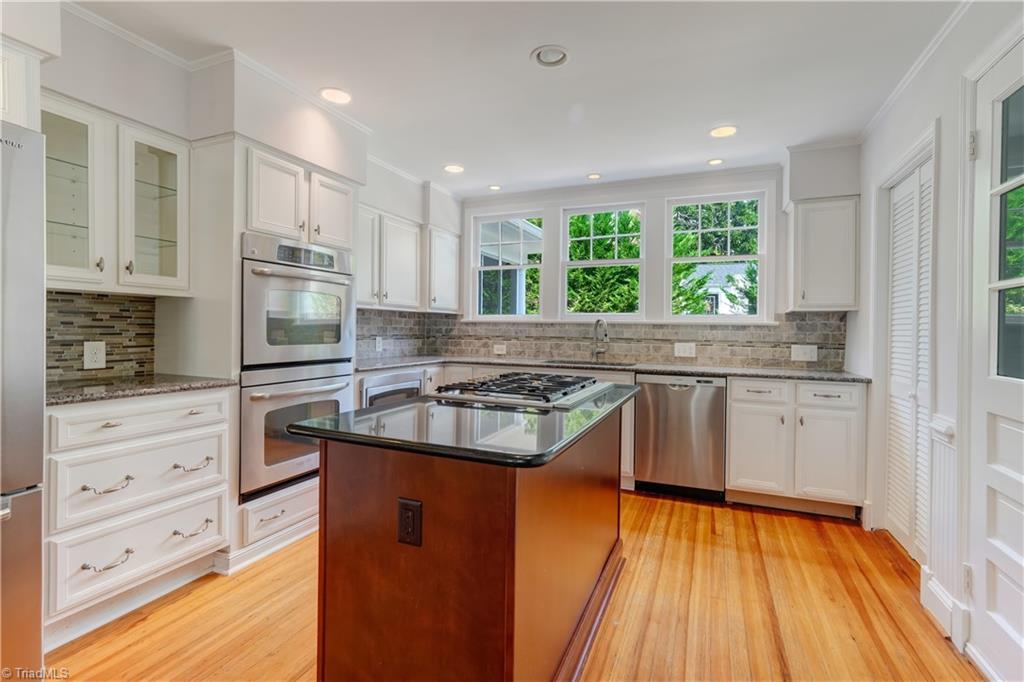 209 W Bessemer Avenue