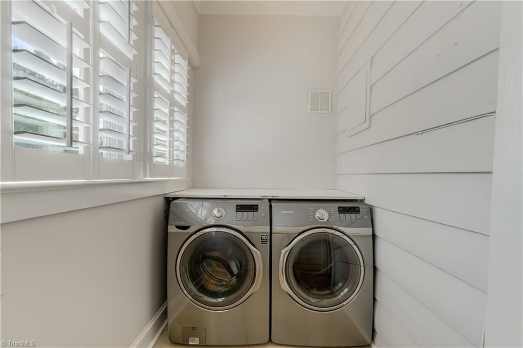 209 W Bessemer Avenue