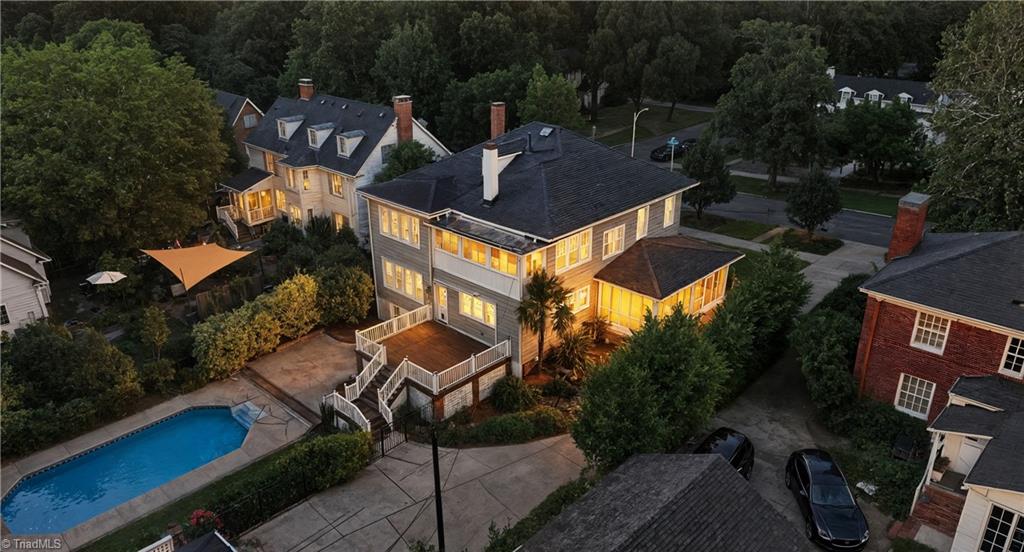 209 W Bessemer Avenue