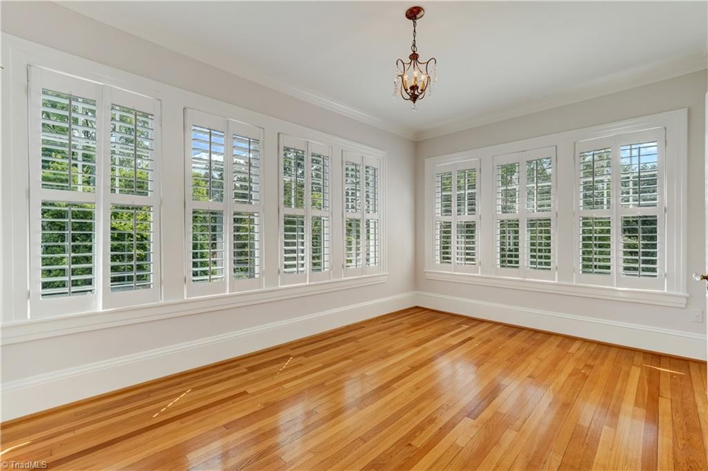 209 W Bessemer Avenue