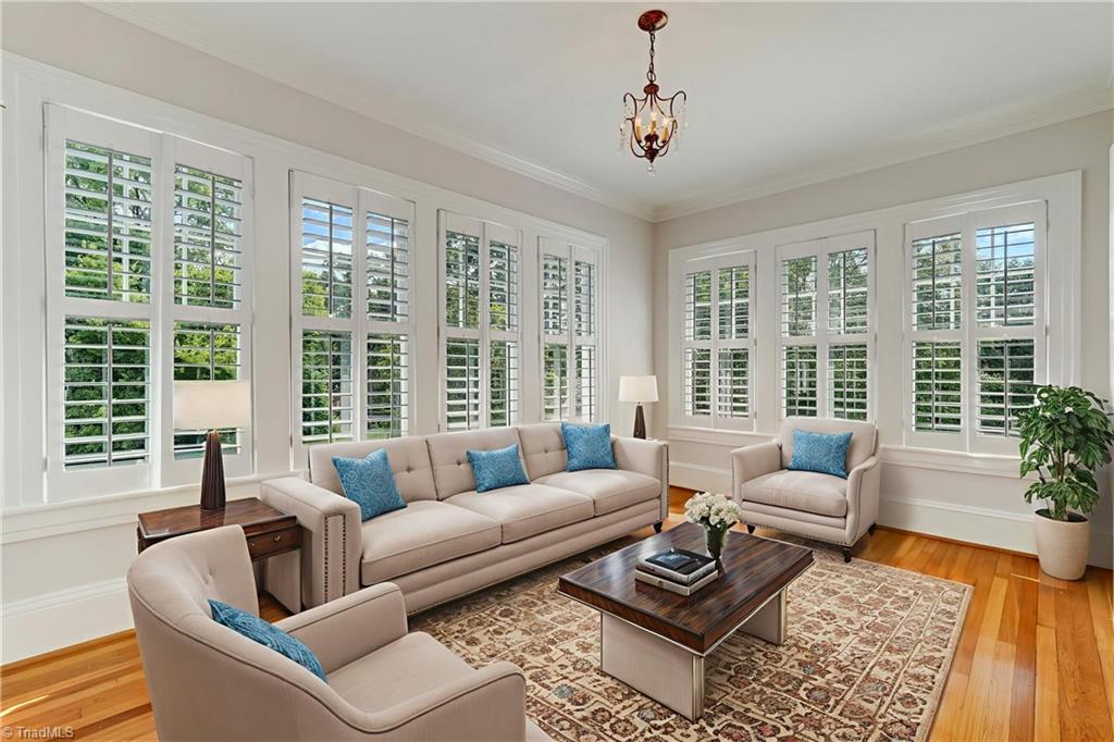 209 W Bessemer Avenue