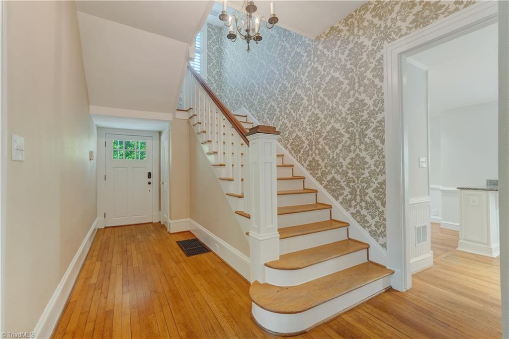 209 W Bessemer Avenue