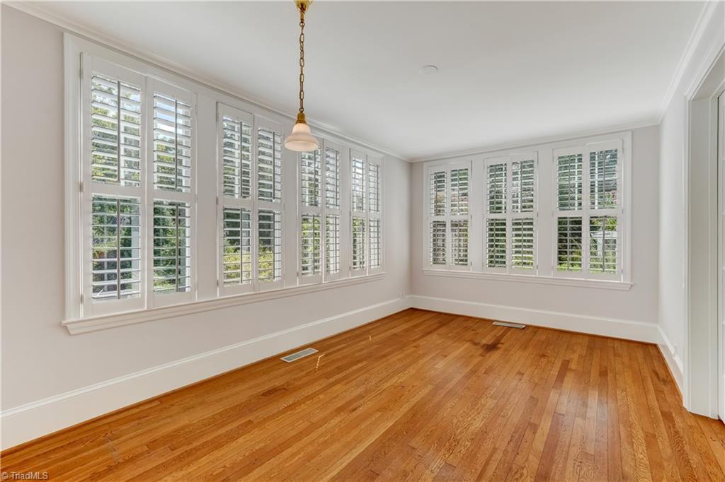 209 W Bessemer Avenue