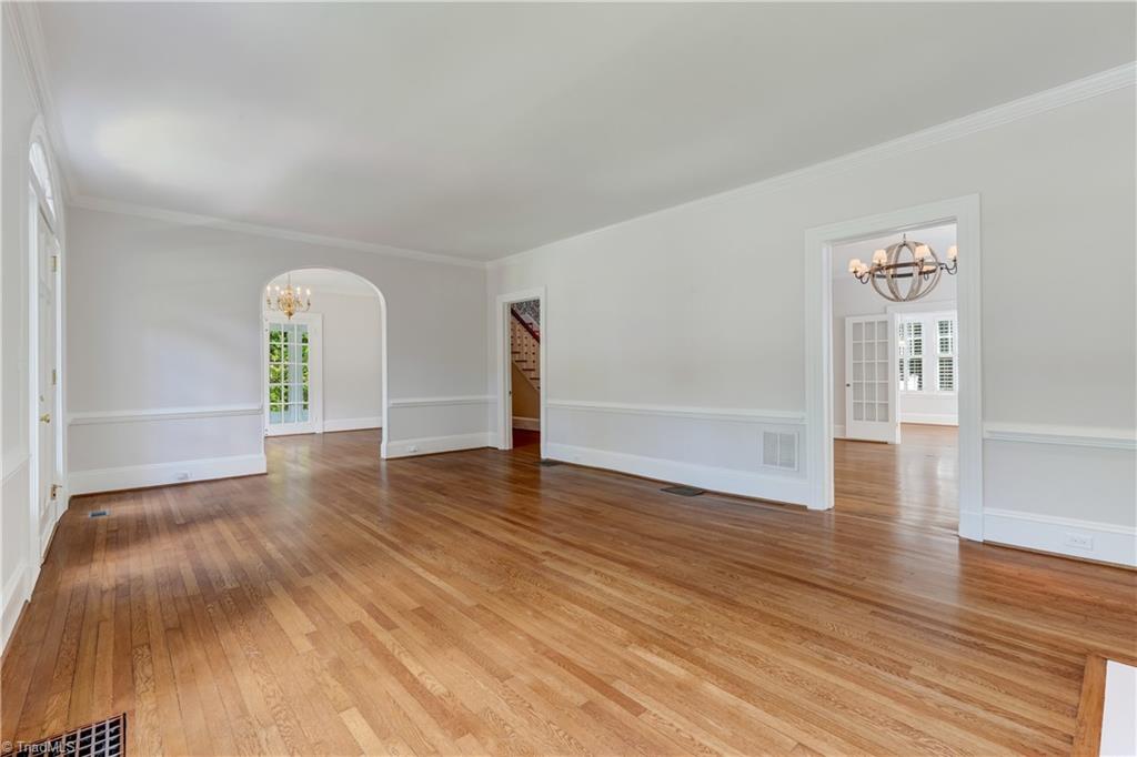 209 W Bessemer Avenue