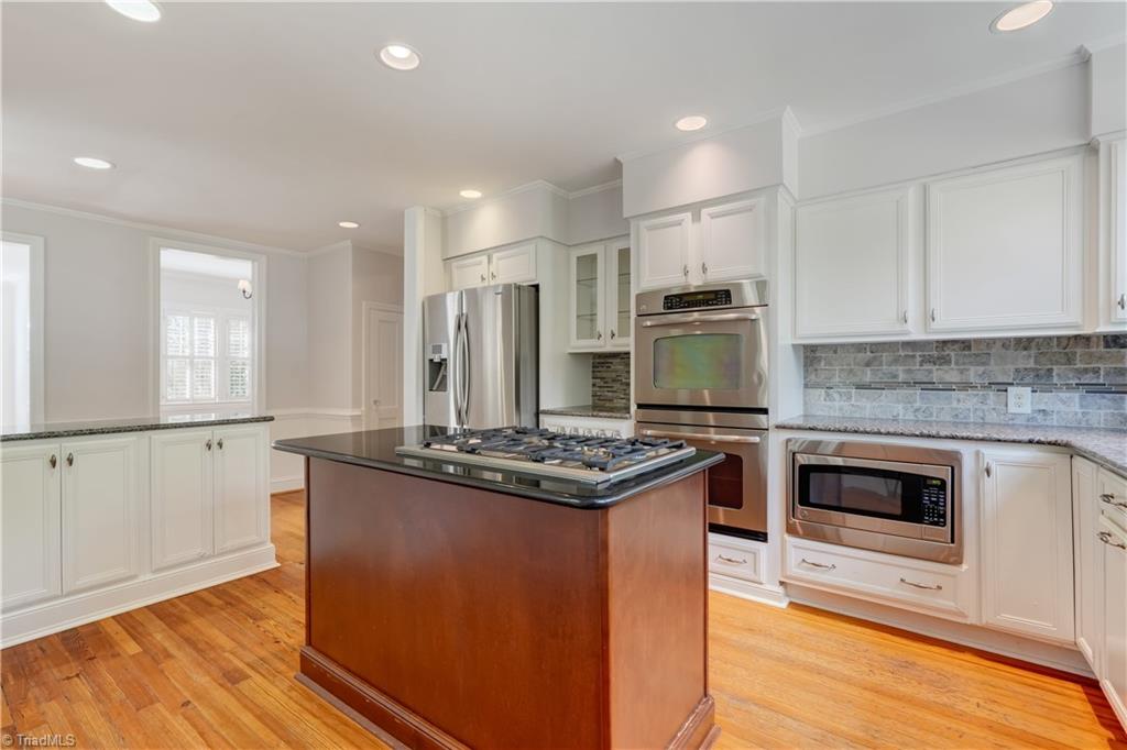 209 W Bessemer Avenue