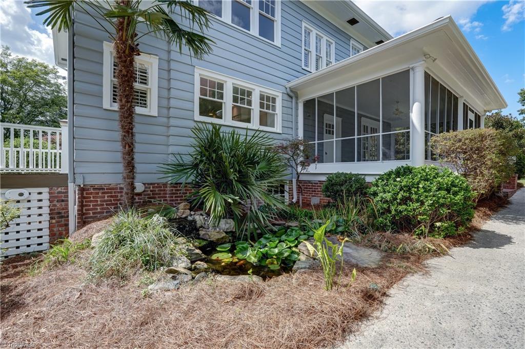 209 W Bessemer Avenue