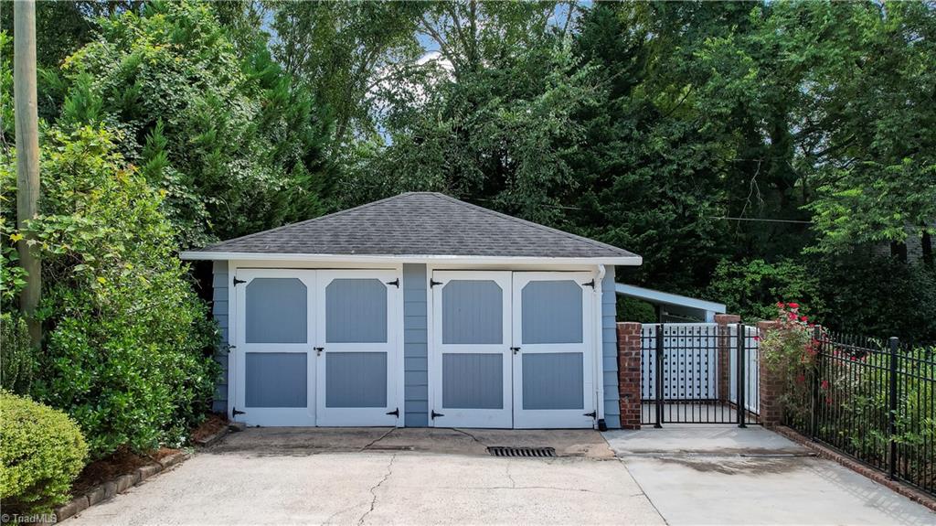 209 W Bessemer Avenue