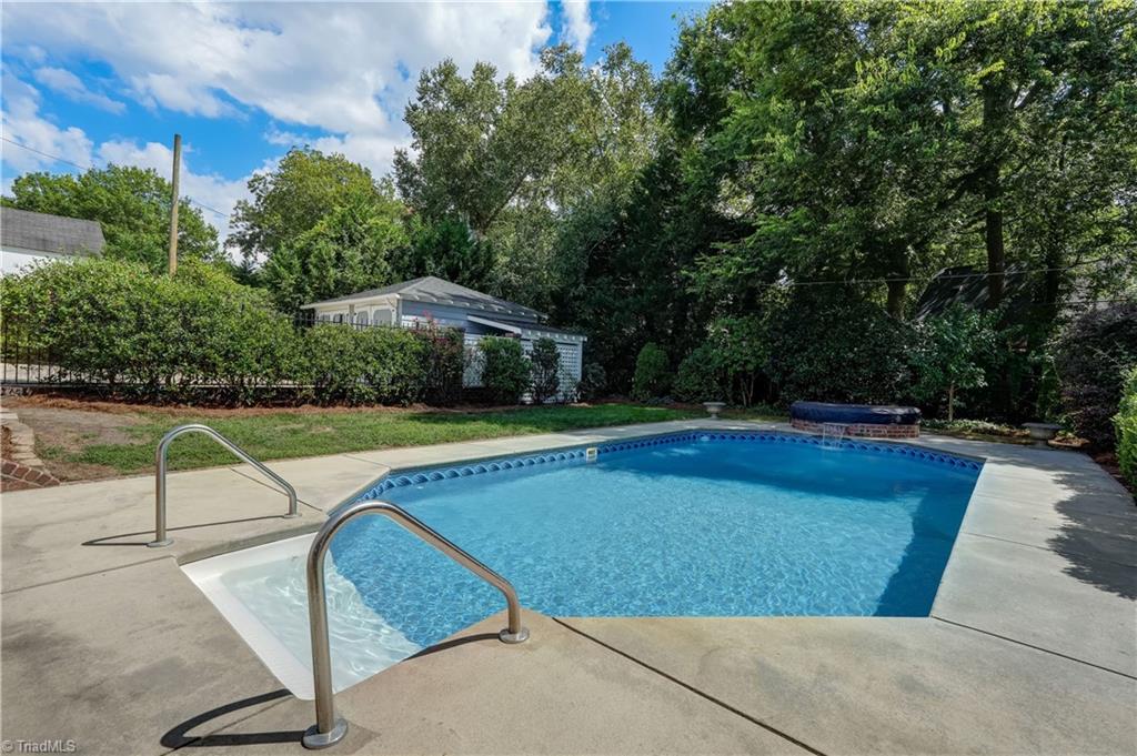 209 W Bessemer Avenue