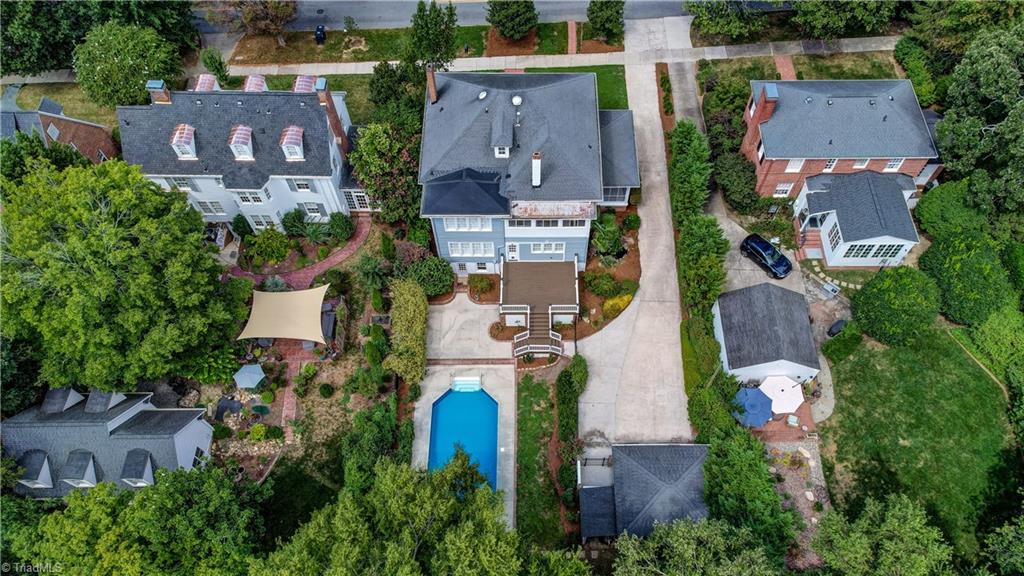 209 W Bessemer Avenue