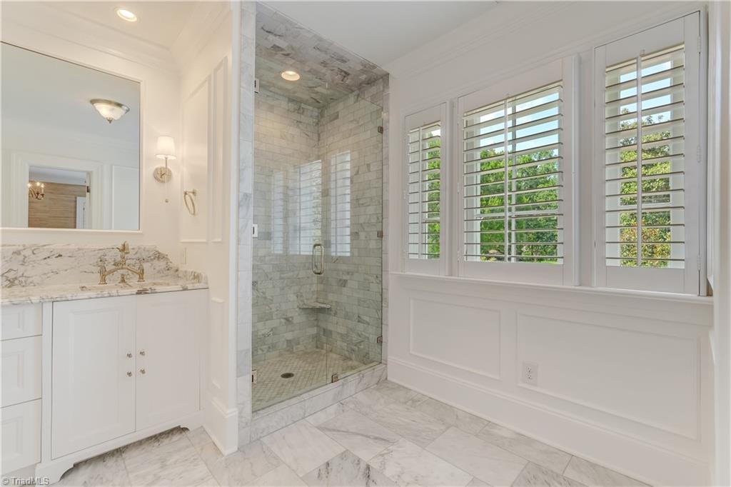 209 W Bessemer Avenue