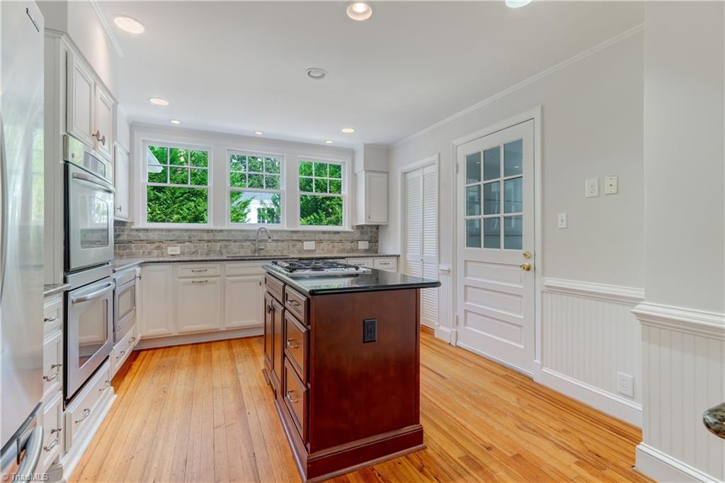 209 W Bessemer Avenue