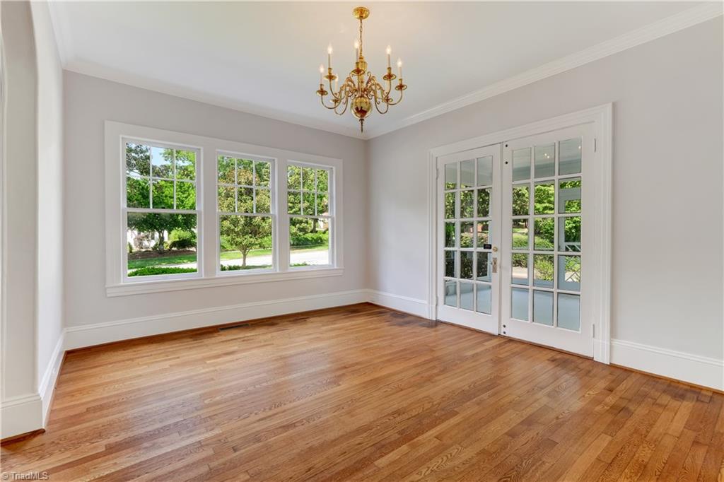 209 W Bessemer Avenue