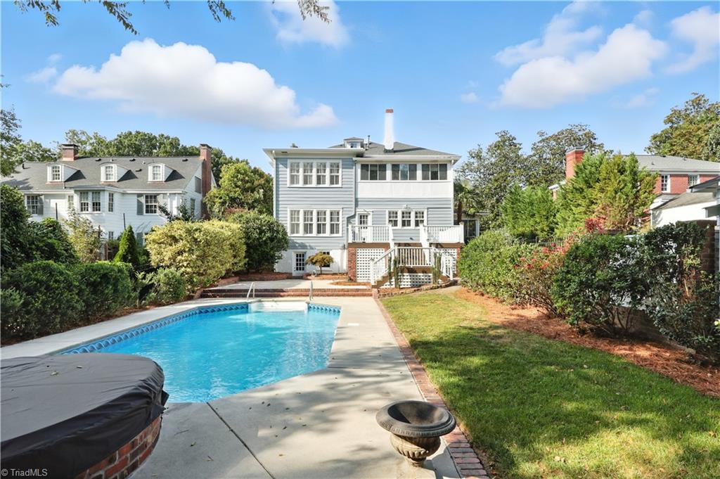 209 W Bessemer Avenue