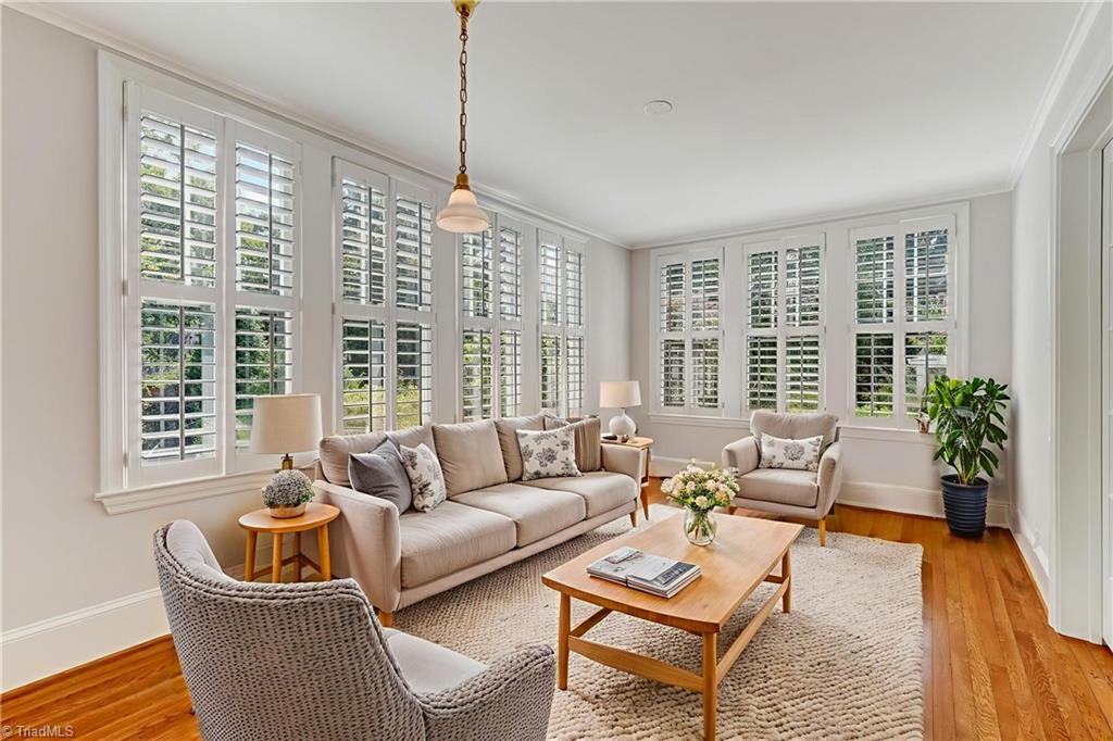 209 W Bessemer Avenue