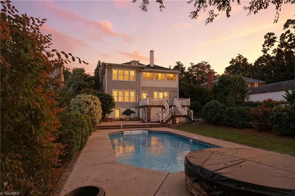 209 W Bessemer Avenue