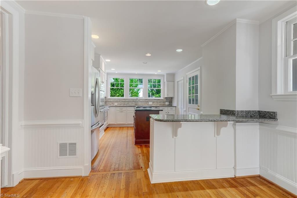 209 W Bessemer Avenue