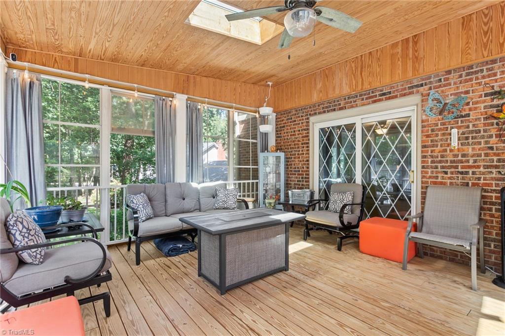 1902 San Fernando Drive