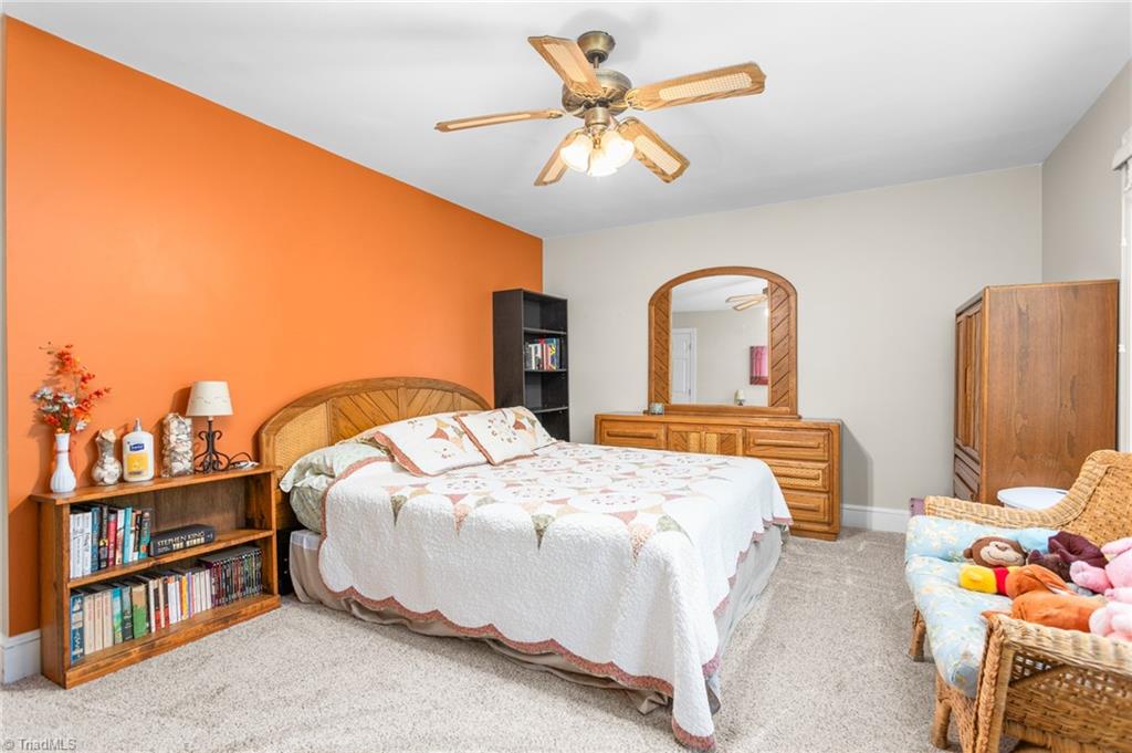 1902 San Fernando Drive