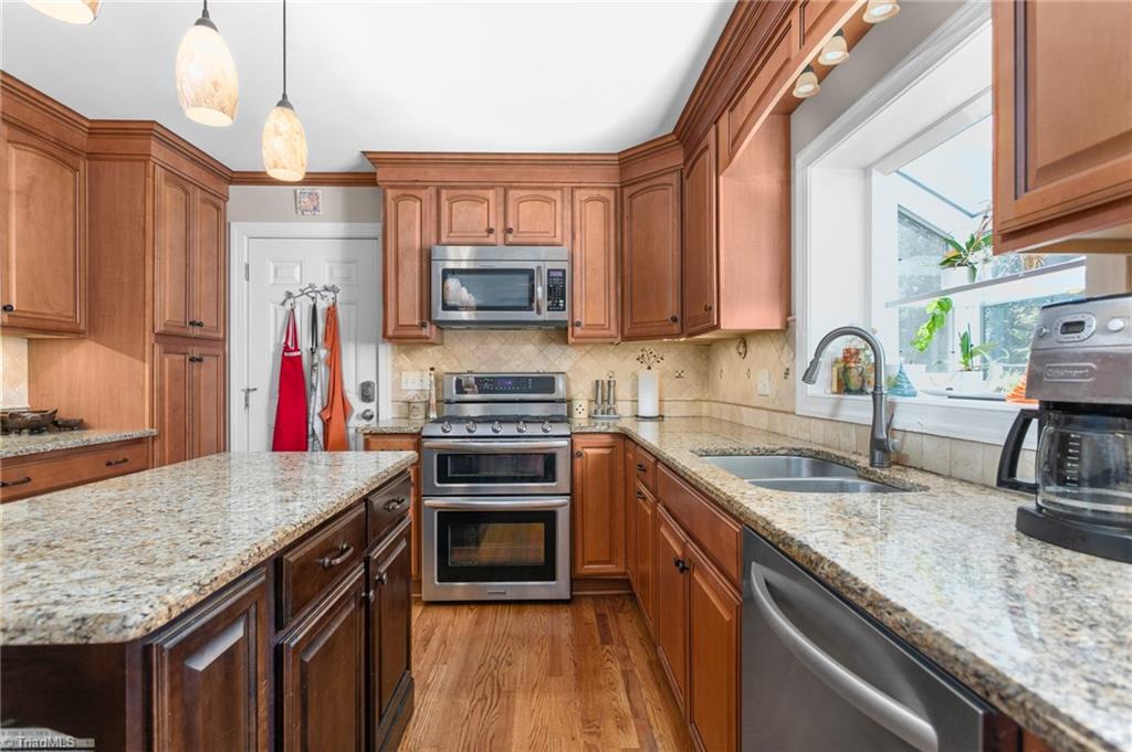 1902 San Fernando Drive