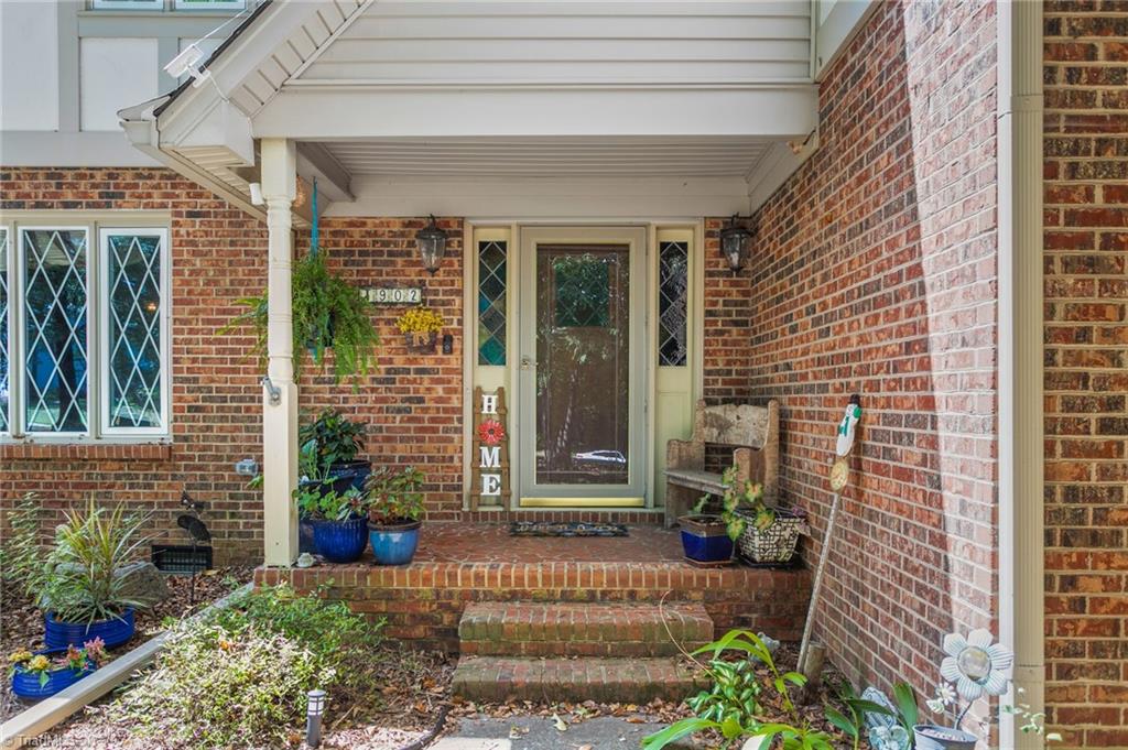 1902 San Fernando Drive