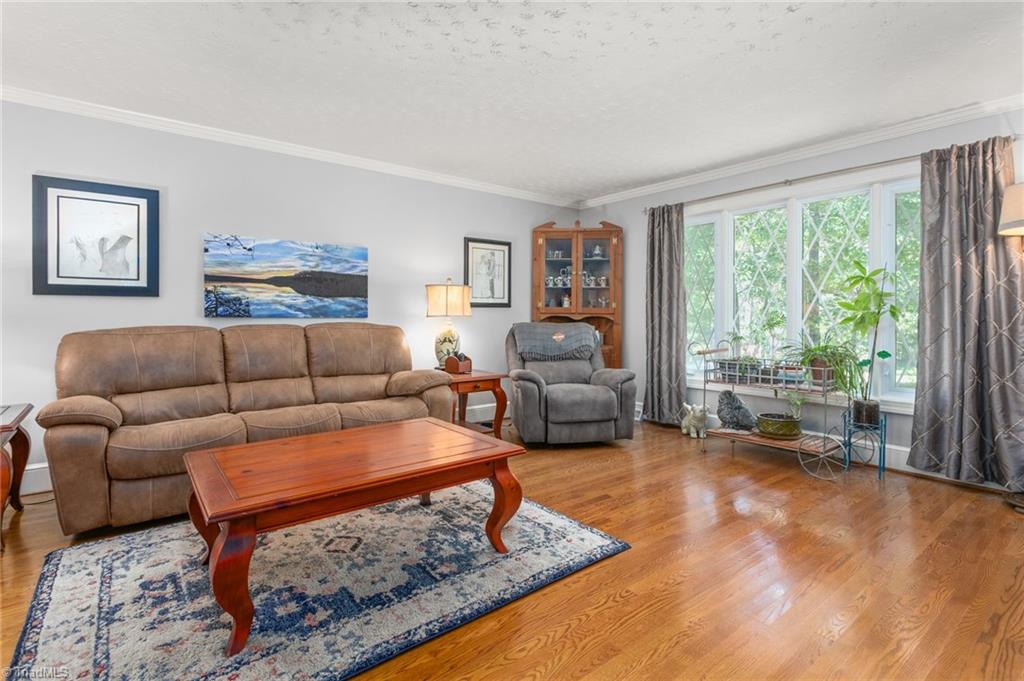 1902 San Fernando Drive