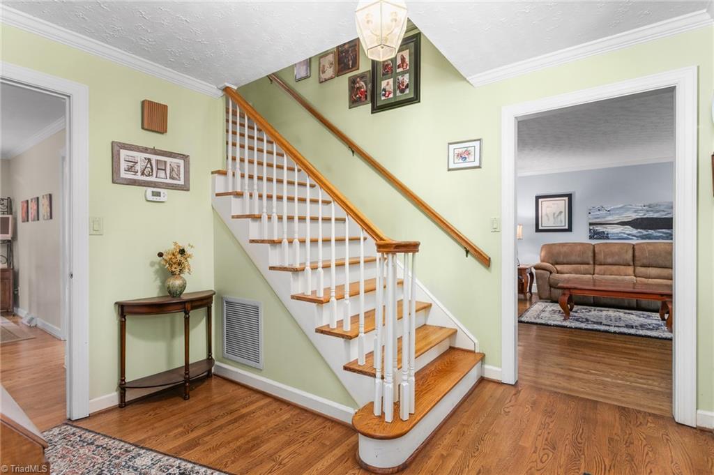 1902 San Fernando Drive