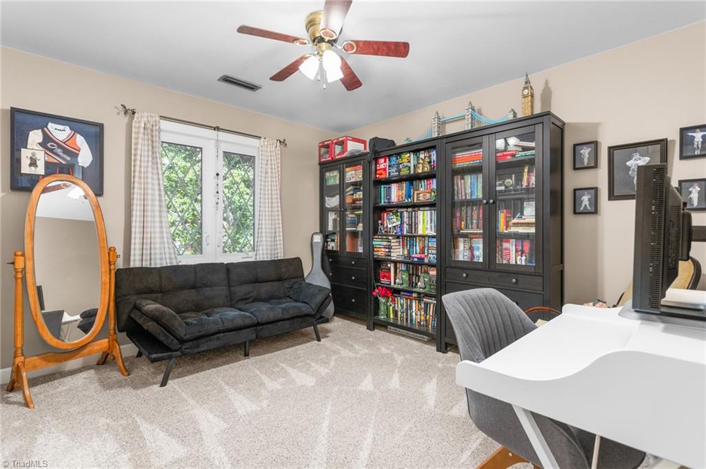 1902 San Fernando Drive