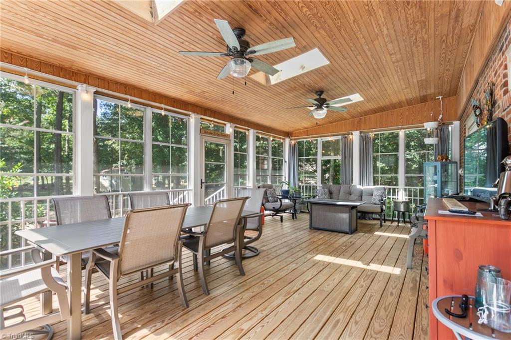 1902 San Fernando Drive