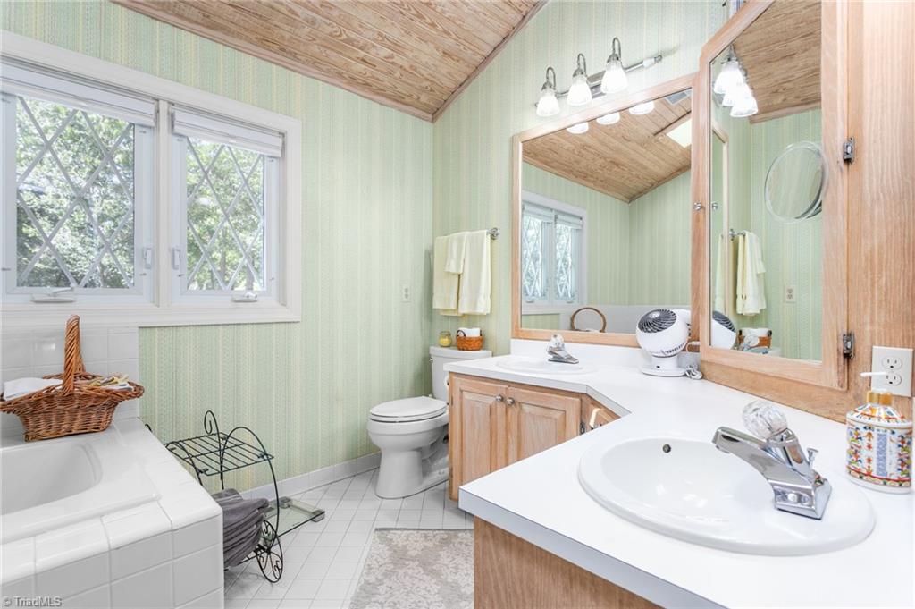 1902 San Fernando Drive