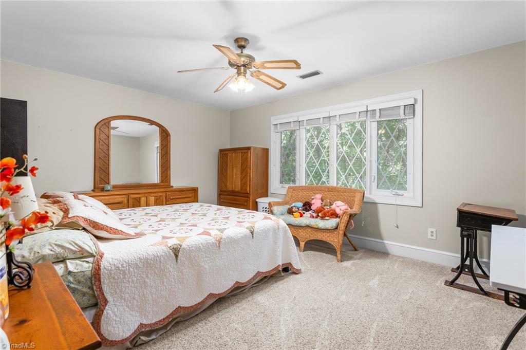 1902 San Fernando Drive