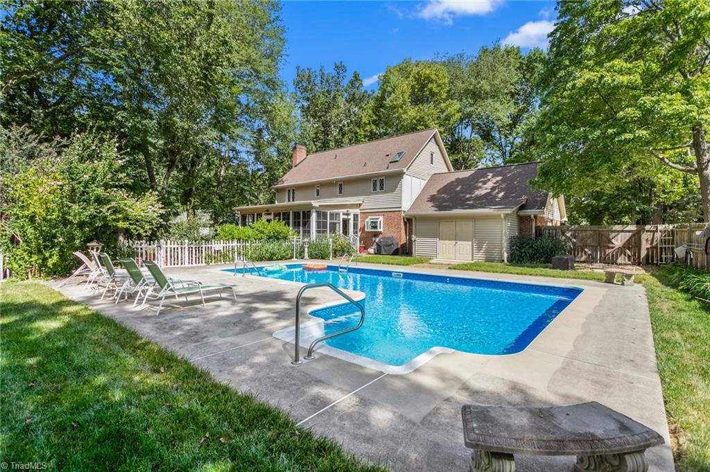 1902 San Fernando Drive