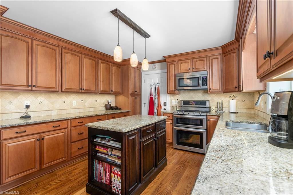 1902 San Fernando Drive