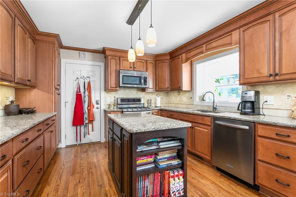 1902 San Fernando Drive