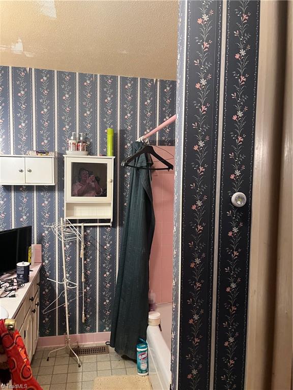 3881 Hartford Street, Winston-Salem