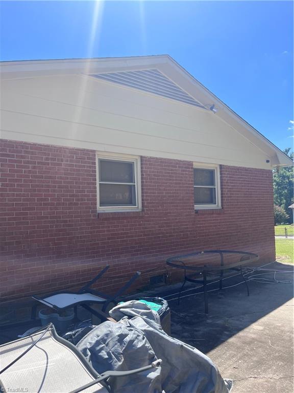 3881 Hartford Street, Winston-Salem