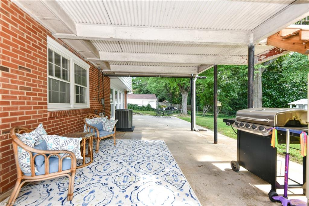 900 Honeysuckle Drive, Greensboro