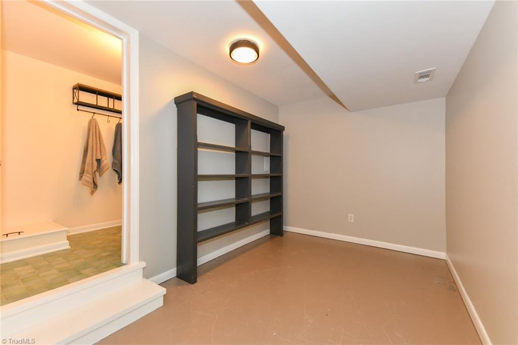 900 Honeysuckle Drive, Greensboro