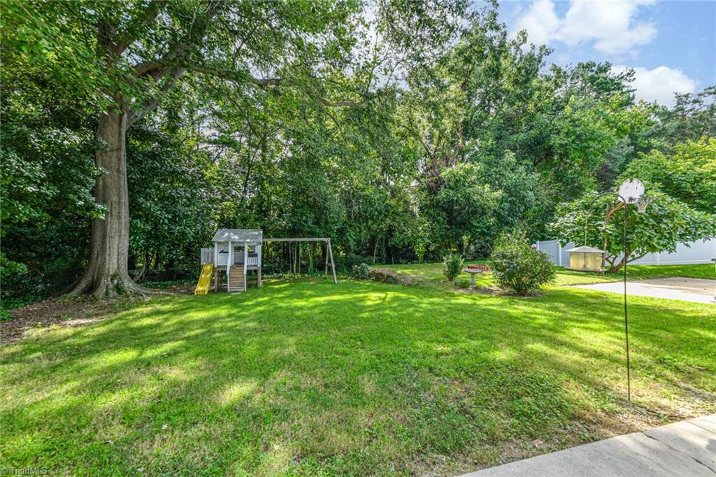 900 Honeysuckle Drive, Greensboro