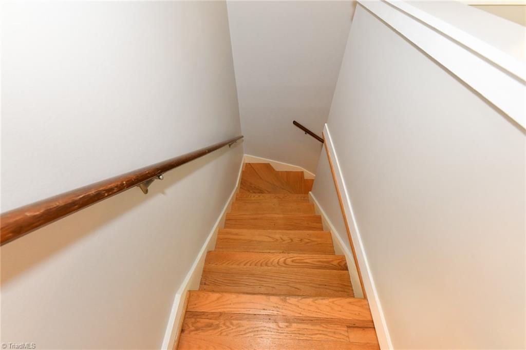 900 Honeysuckle Drive, Greensboro