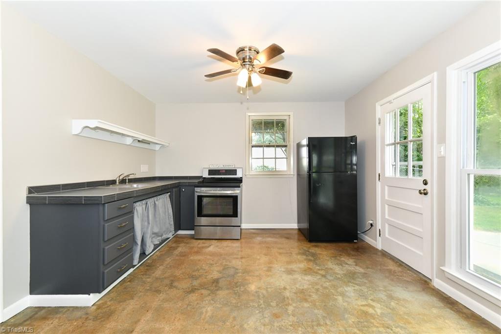 900 Honeysuckle Drive, Greensboro