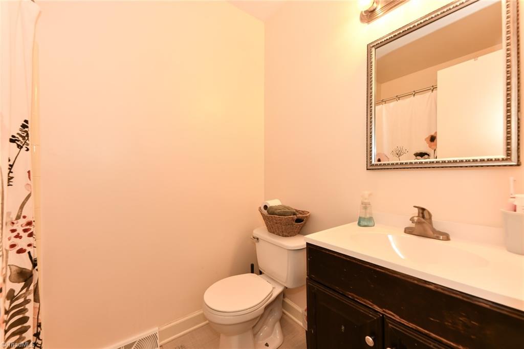 900 Honeysuckle Drive, Greensboro