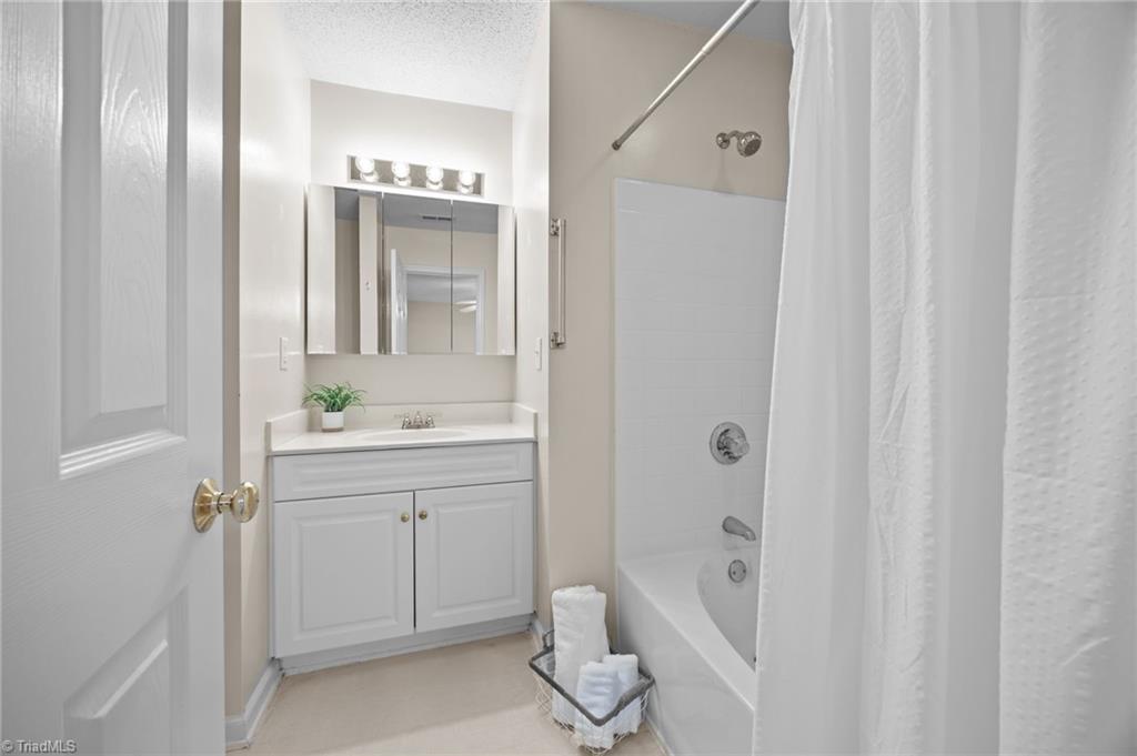 4334 Rocky Brook Court, Greensboro