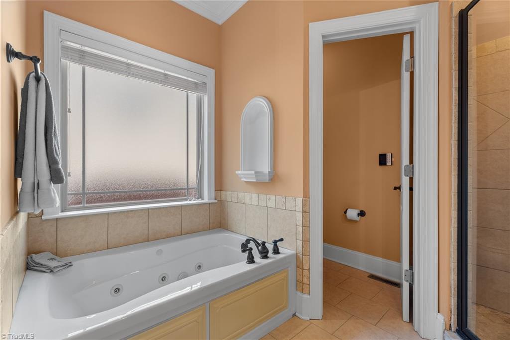 221 Cabot Drive, Winston-Salem