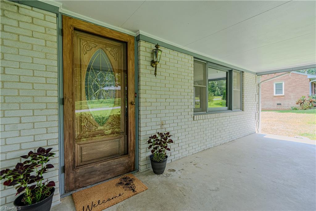 209 Debanne Road, McLeansville