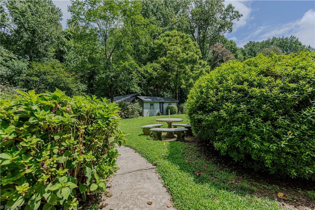 209 Debanne Road, McLeansville