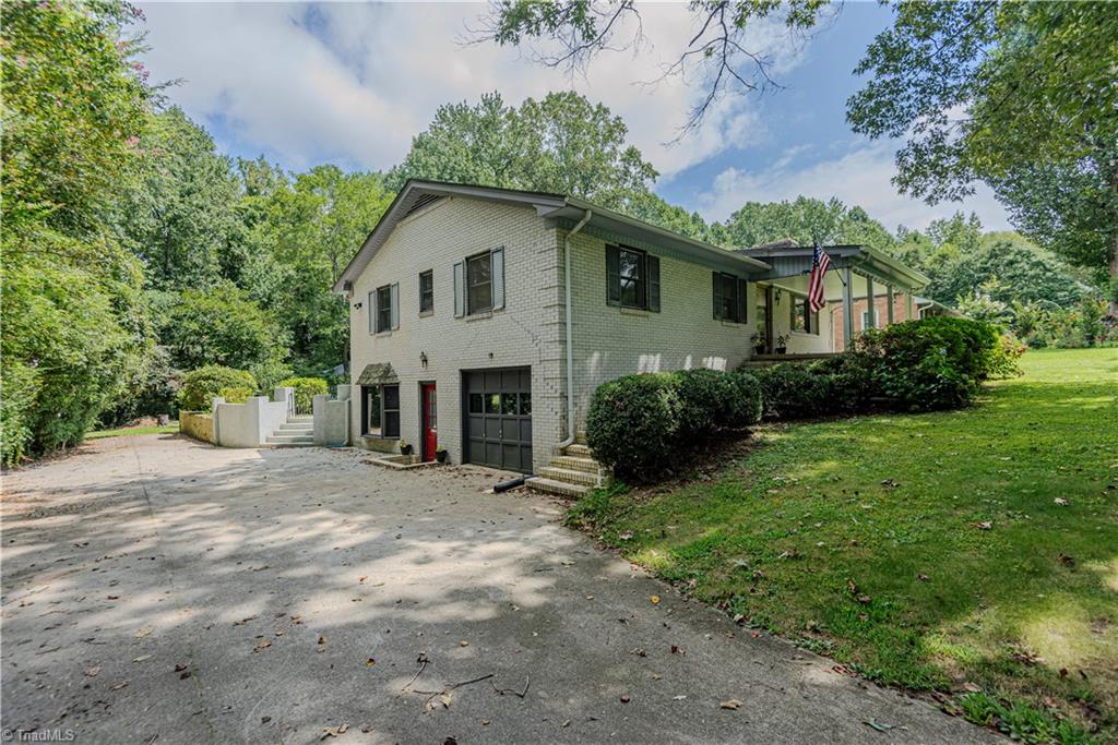 209 Debanne Road, McLeansville