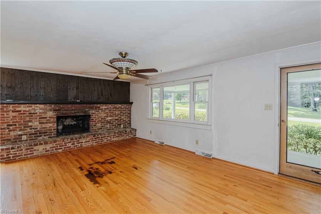 209 Debanne Road, McLeansville